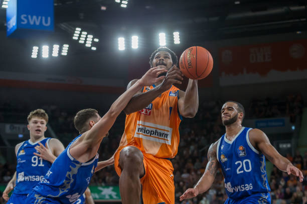 于本土或特 于本土或特