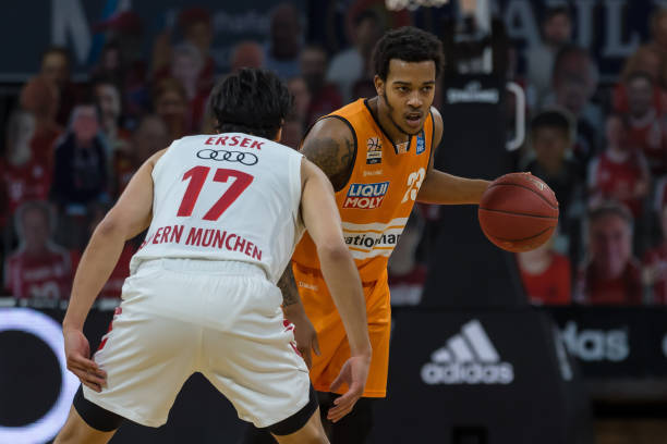 包括中后卫 包括中后卫