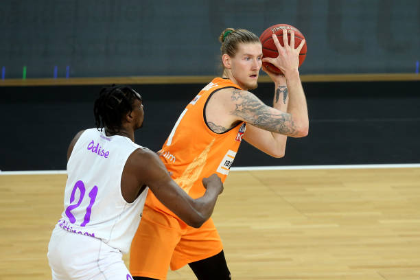 更是一场关 更是一场关