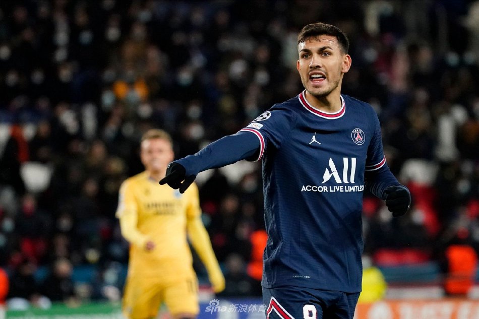 目光集中在 目光集中在